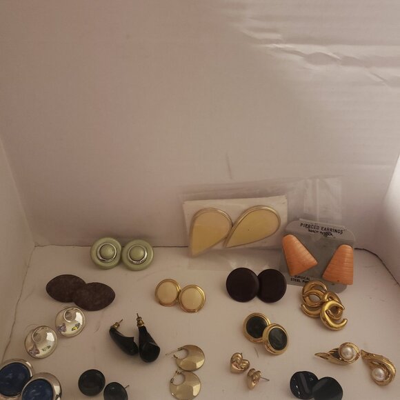 16 Pierced Earrings Bag #4 - Picture 1 of 4